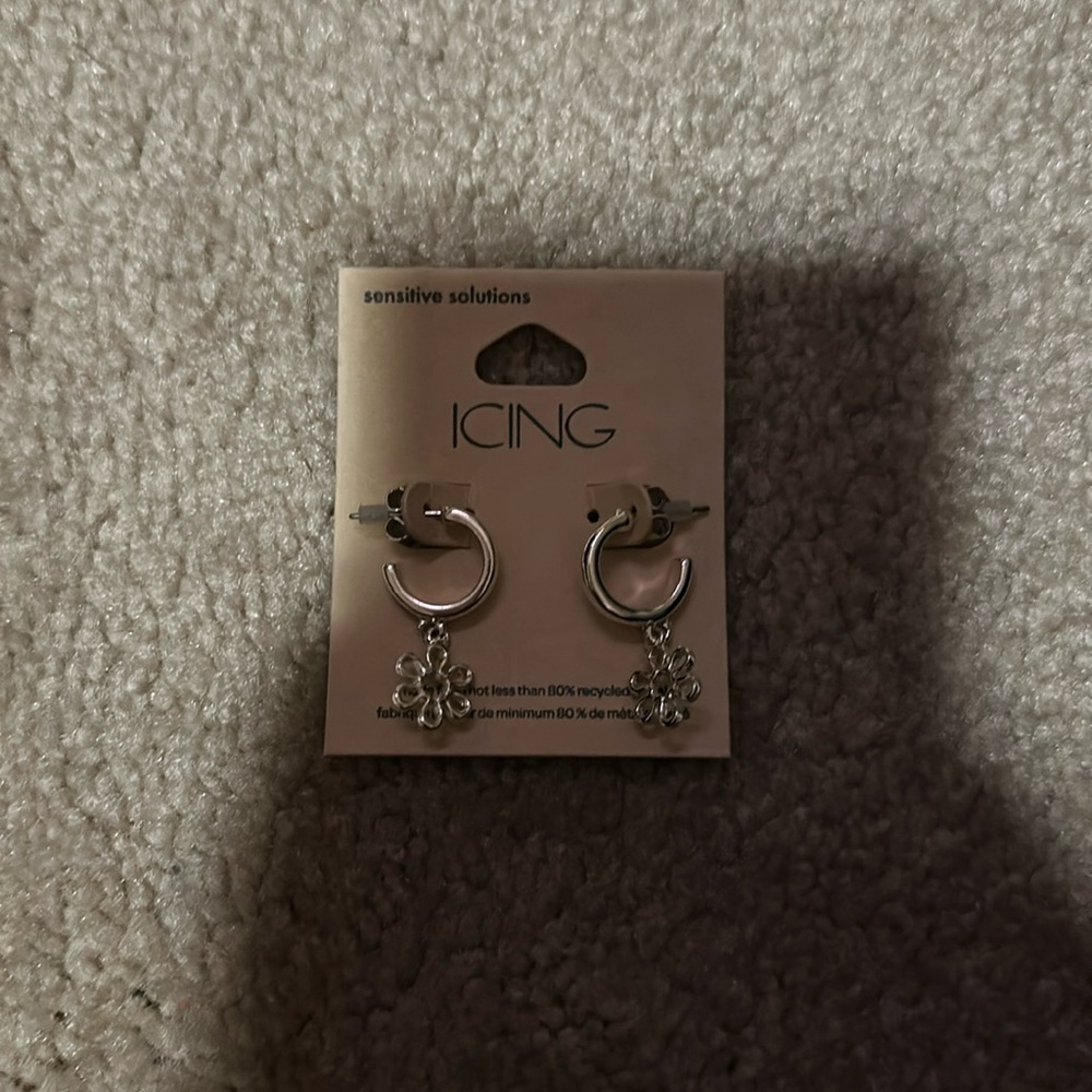 Cute earrings in the brand icing
